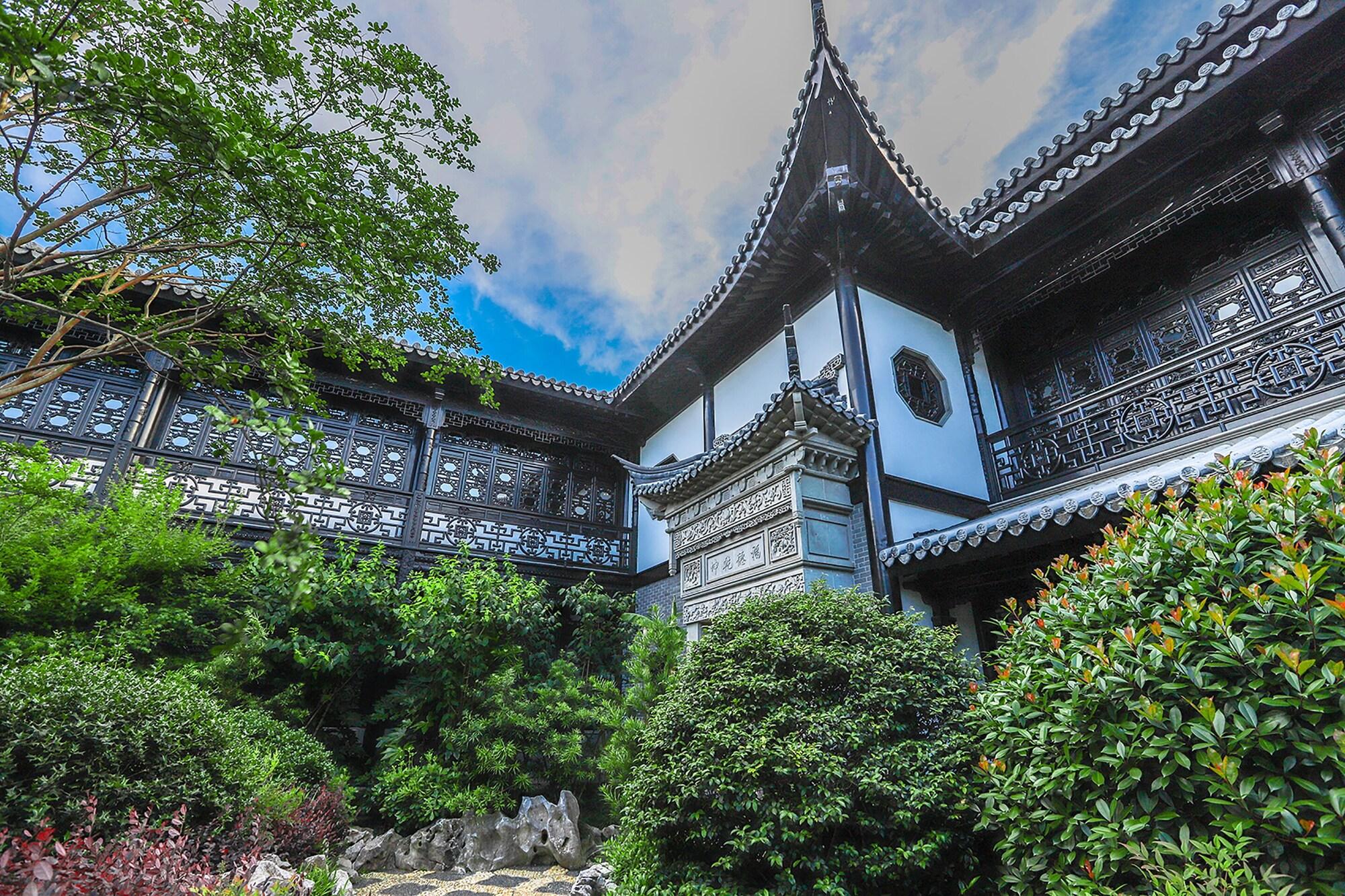 Royal Garden Hotel Shanghai-Free Shuttle To And From Disney & Pvg & Close Metro Line2 Easy To Sha New Expo Exteriör bild