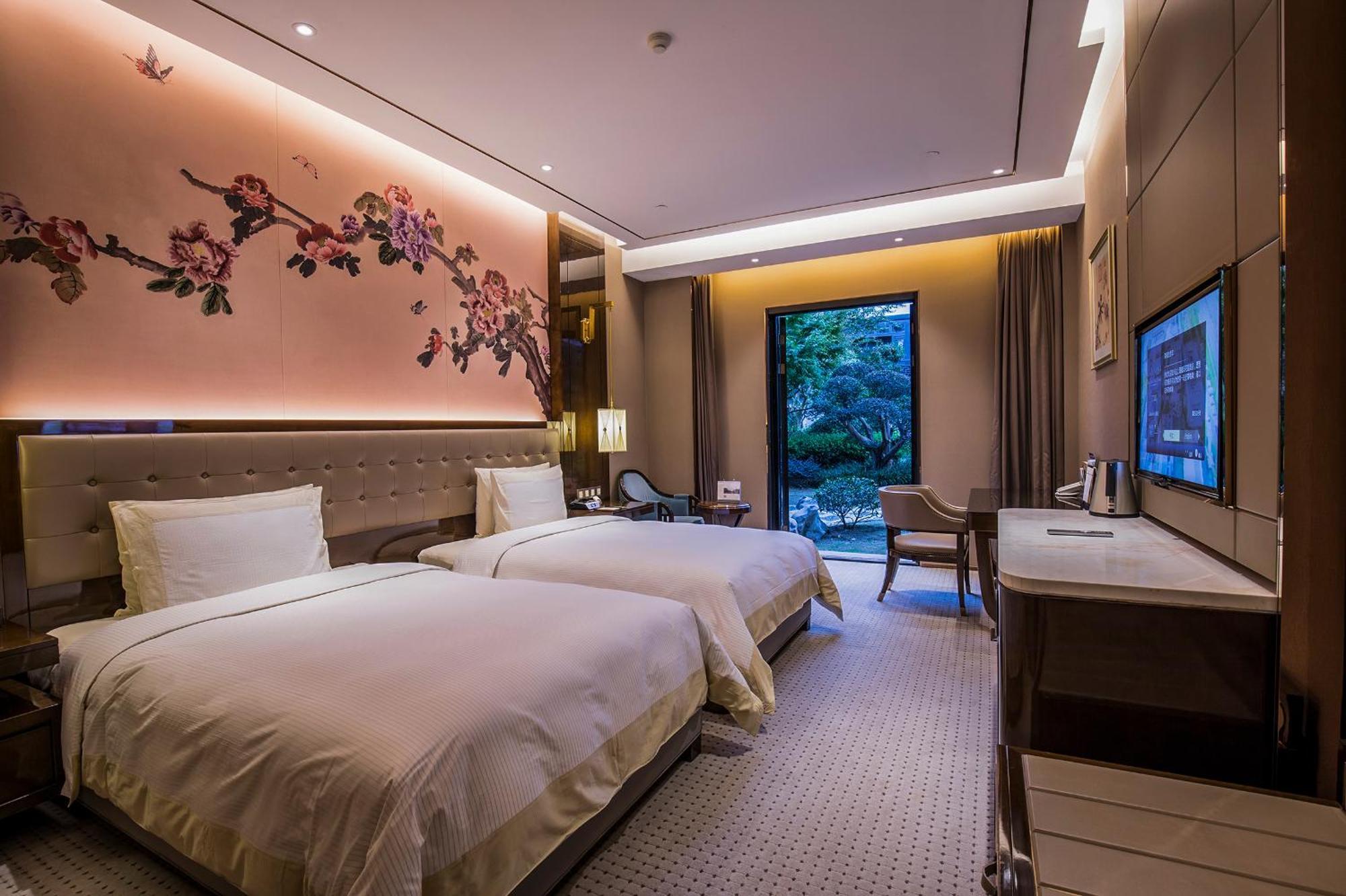 Royal Garden Hotel Shanghai-Free Shuttle To And From Disney & Pvg & Close Metro Line2 Easy To Sha New Expo Exteriör bild