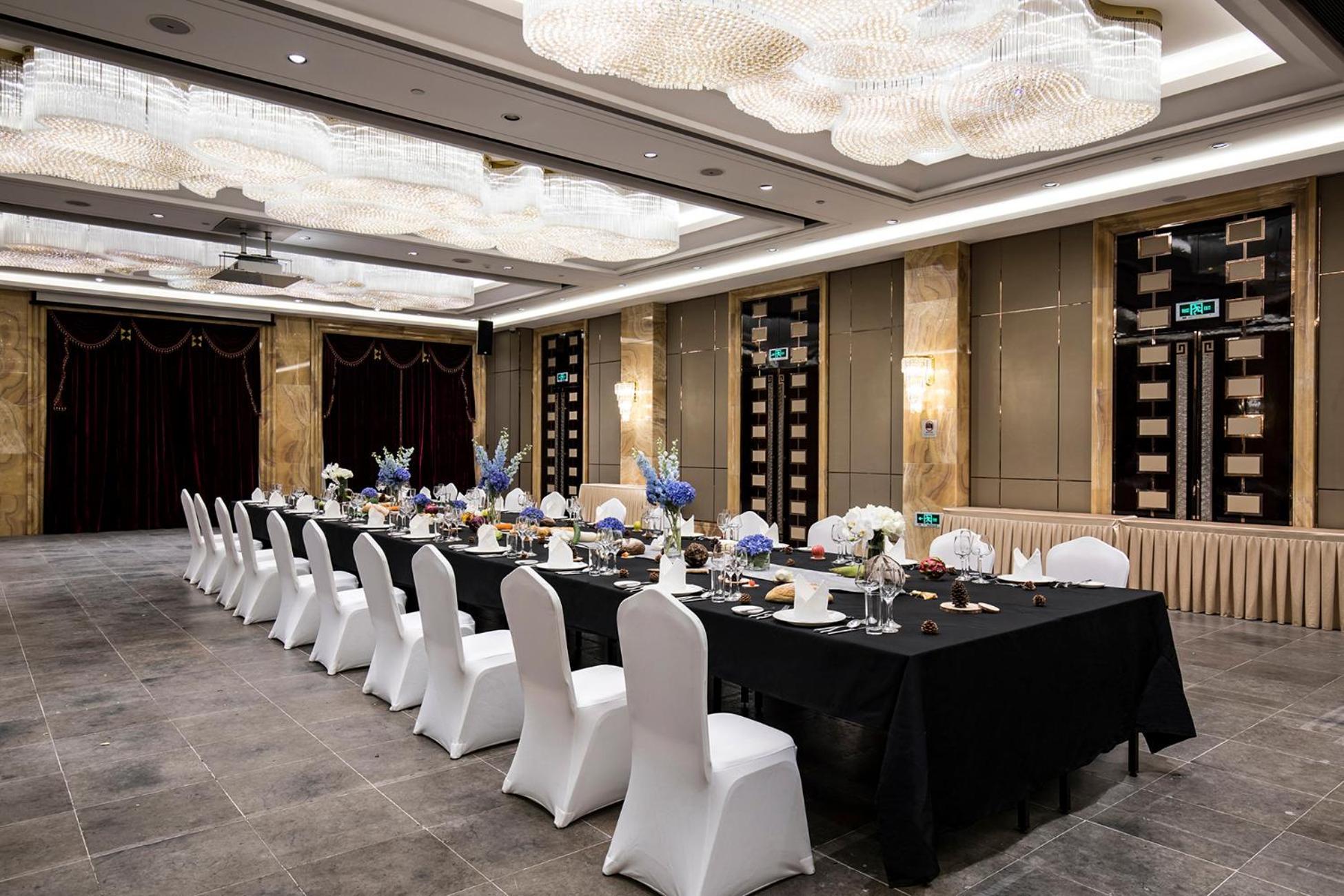 Royal Garden Hotel Shanghai-Free Shuttle To And From Disney & Pvg & Close Metro Line2 Easy To Sha New Expo Exteriör bild