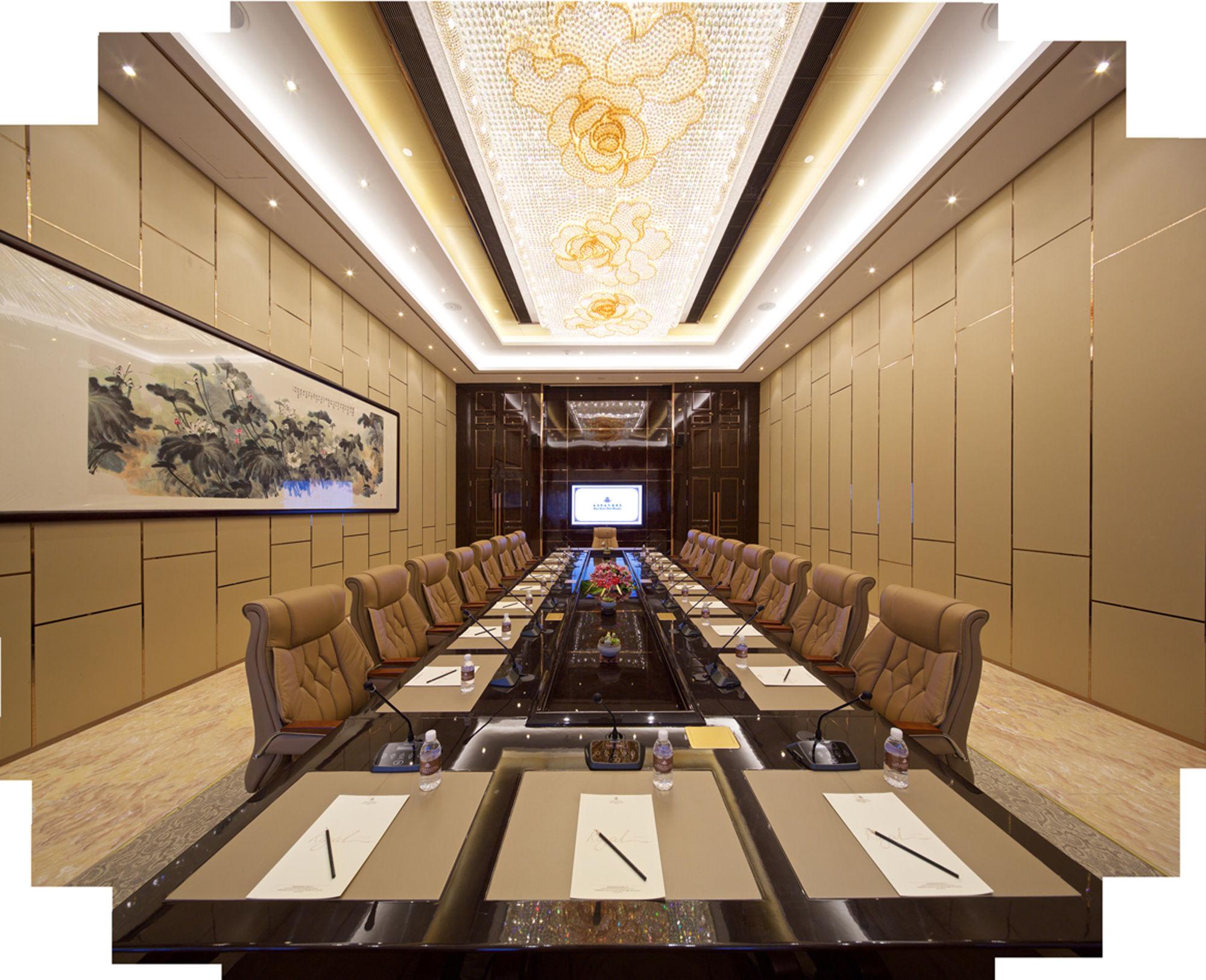 Royal Garden Hotel Shanghai-Free Shuttle To And From Disney & Pvg & Close Metro Line2 Easy To Sha New Expo Exteriör bild